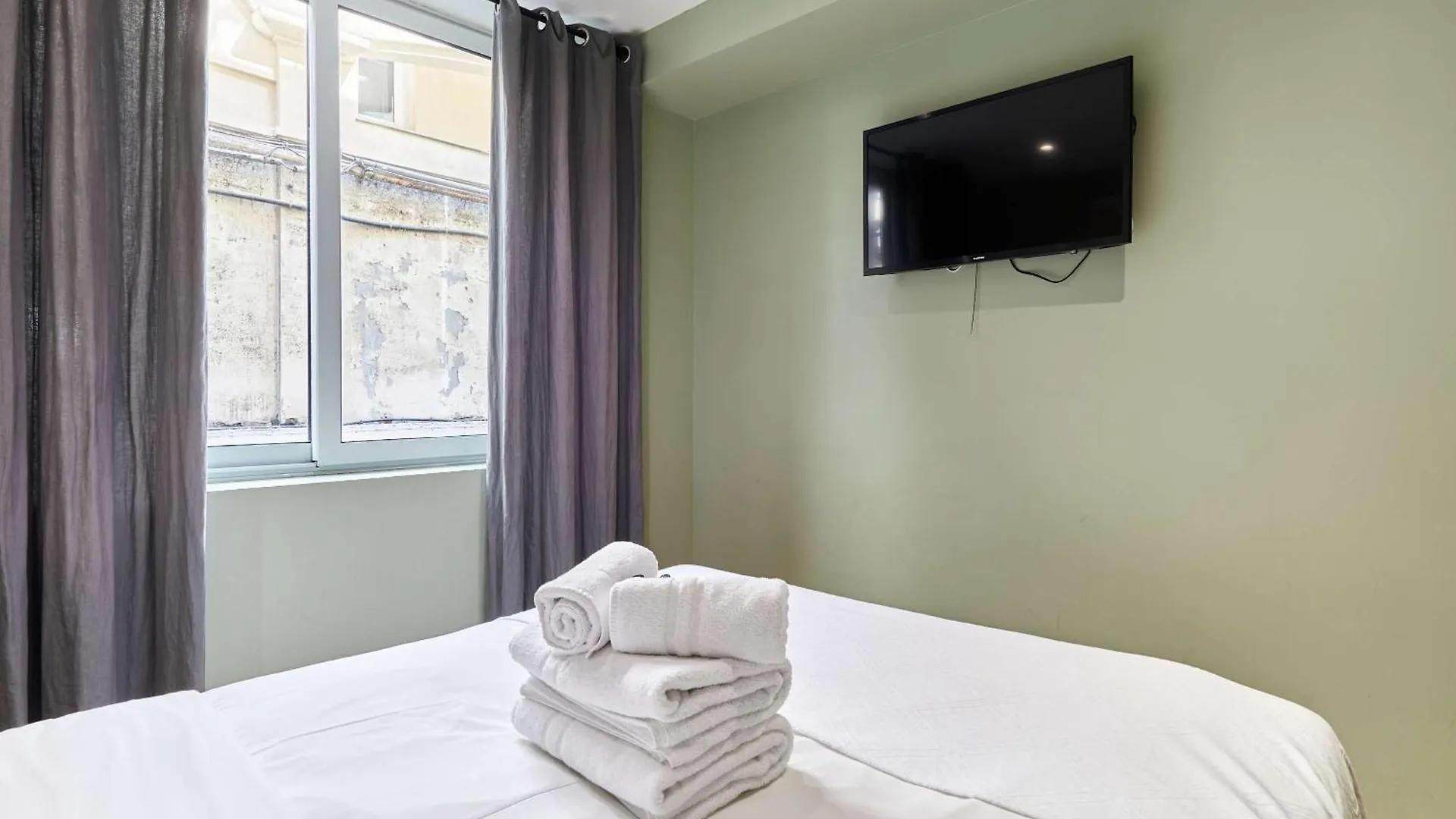 Apartment Center Of Paris By Studio Prestige