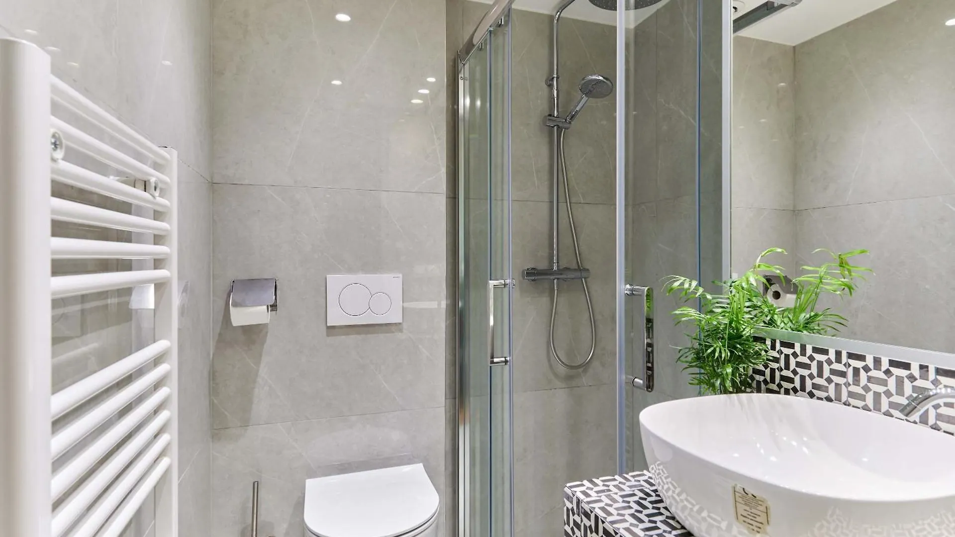 Apartment Center Of Paris By Studio Prestige