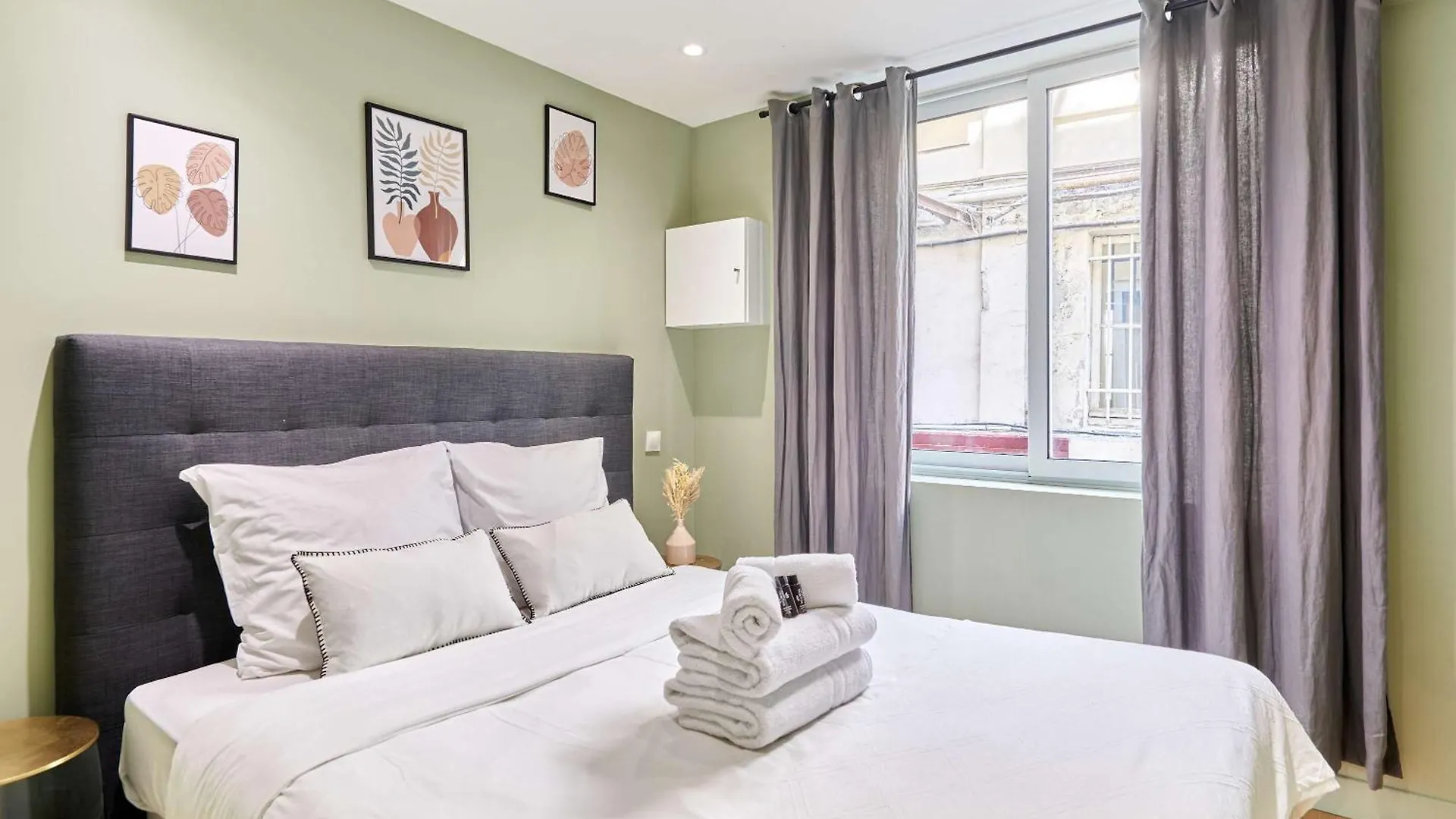 Apartment Center Of Paris By Studio Prestige