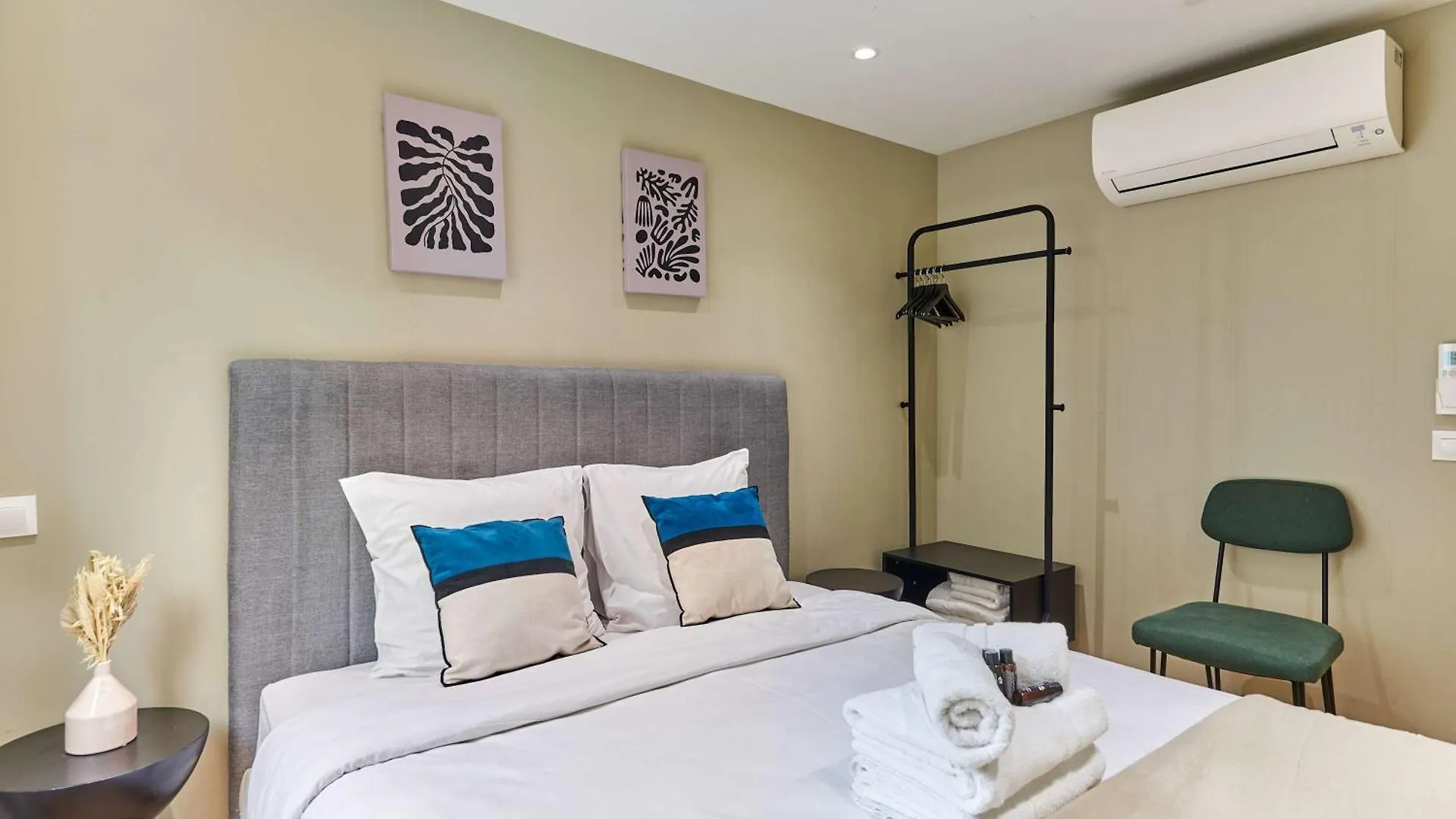 Apartment Center Of Paris By Studio Prestige